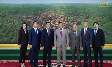 柬埔寨首相洪瑪奈會(huì)見(jiàn)金茂源環(huán)保集團(tuán)董事會(huì)主席張梁洪，展望中柬綠色產(chǎn)業(yè)合作